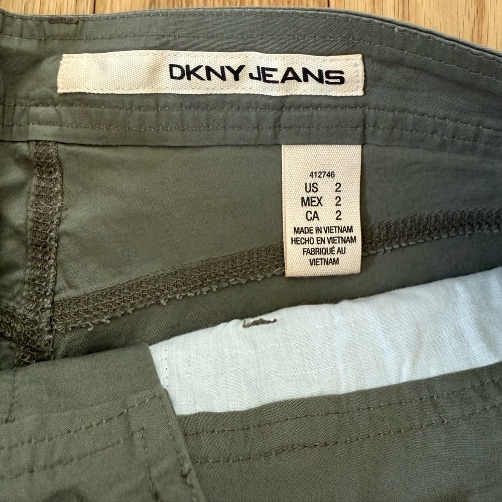 DKNY Convertible Army Green Shorts Size 2 - Picture 8 of 9